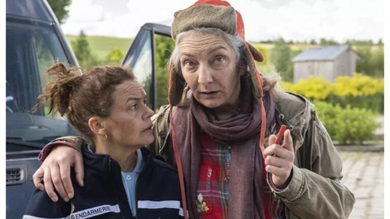 Corinne Masiero incarnant Capitaine Marleau sur le plateau de tournage de la série télévisée