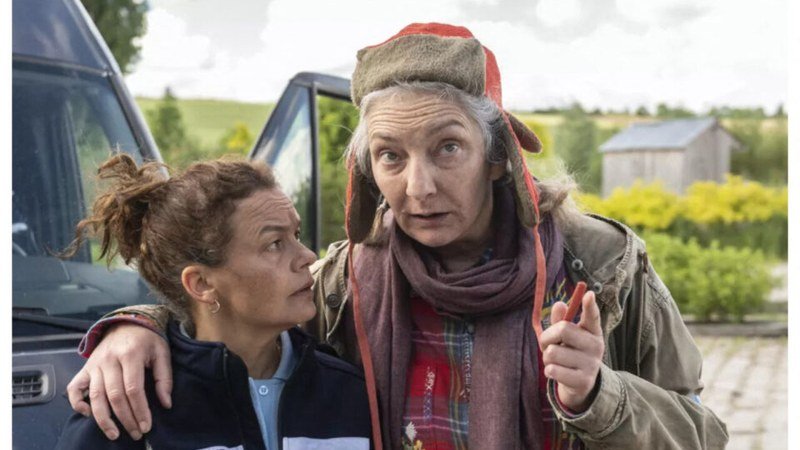 Photo promotionnelle officielle de la série télévisée Capitaine Marleau avec Corinne Masiero