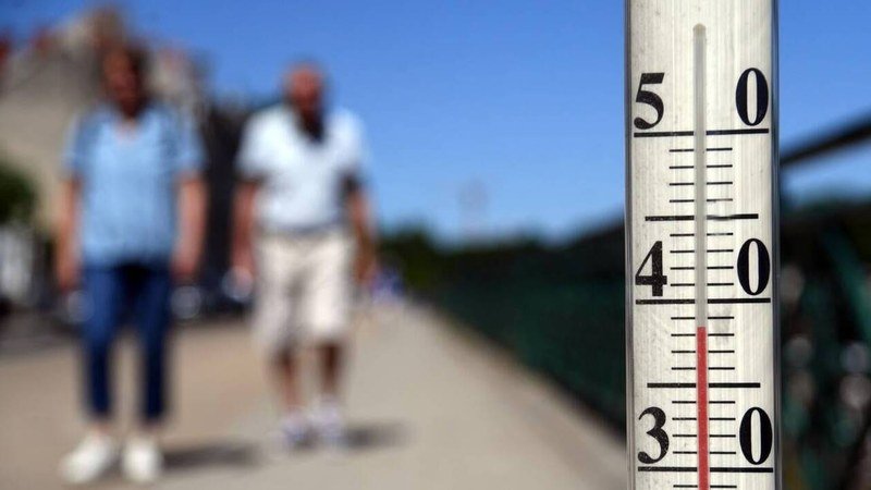Affiche ou panneau d'information sur le plan canicule.