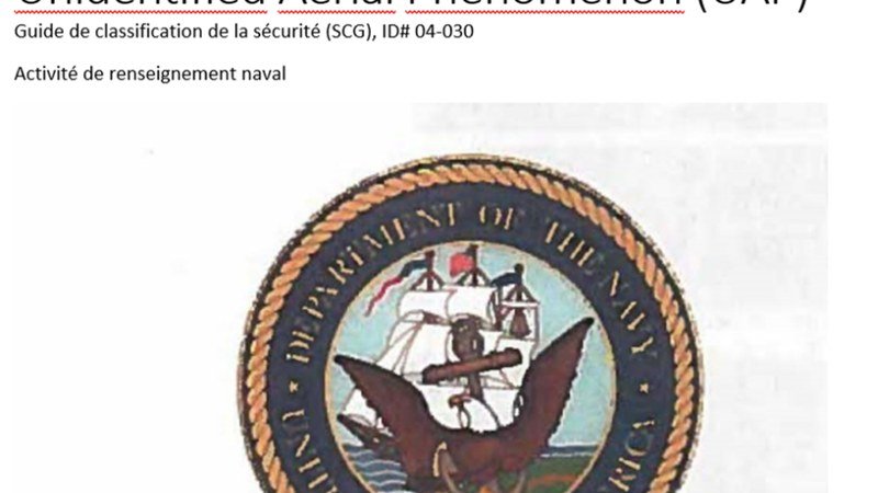 Image conceptuelle de phénomène aérien non identifié (UAP) sur écran radar militaire ou observation officielle