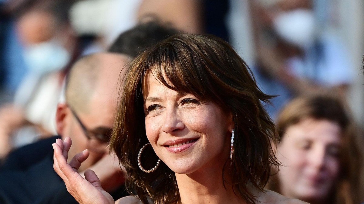 Sophie Marceau posant élégamment sur le tapis rouge du Festival de Cannes