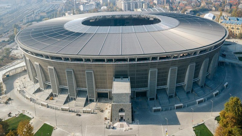 Intérieur majestueux et moderne du Puskás Aréna de Budapest, vue des tribunes