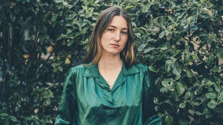 Portrait de la militante écologiste Camille Etienne