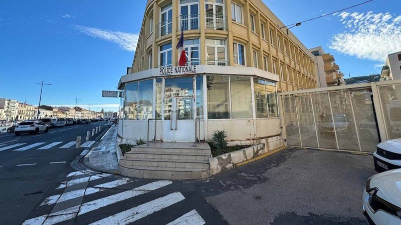 Décor du commissariat de police de Sète
