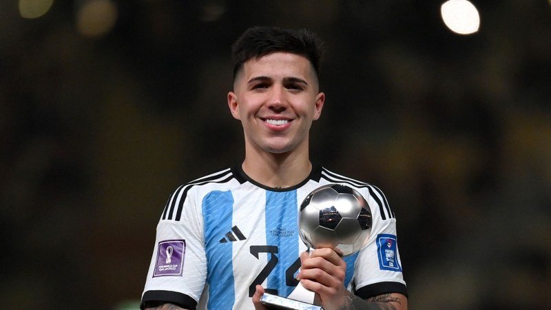 Portrait du footballeur Enzo Fernandez
