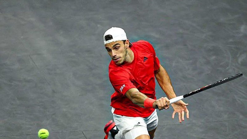 Action de jeu de Francisco Cerundolo en match