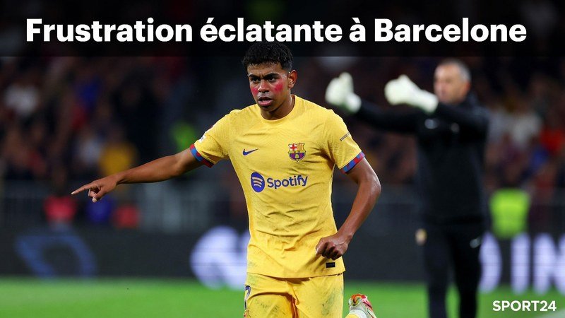 Lamine Yamal concentré sur un terrain de football