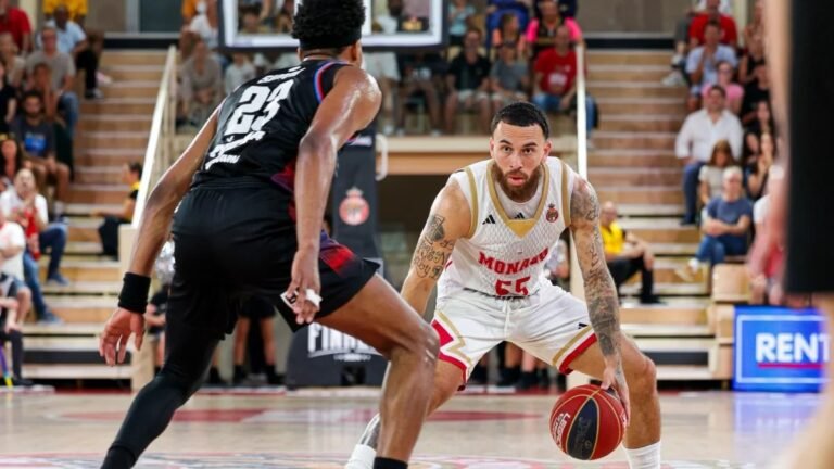 Portrait du joueur de basket Mike James