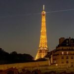 Public lors de l'événement culturel Nuit Blanche à Paris