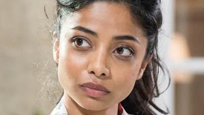 Rani Bheemuck dans le rôle de Lou Clément