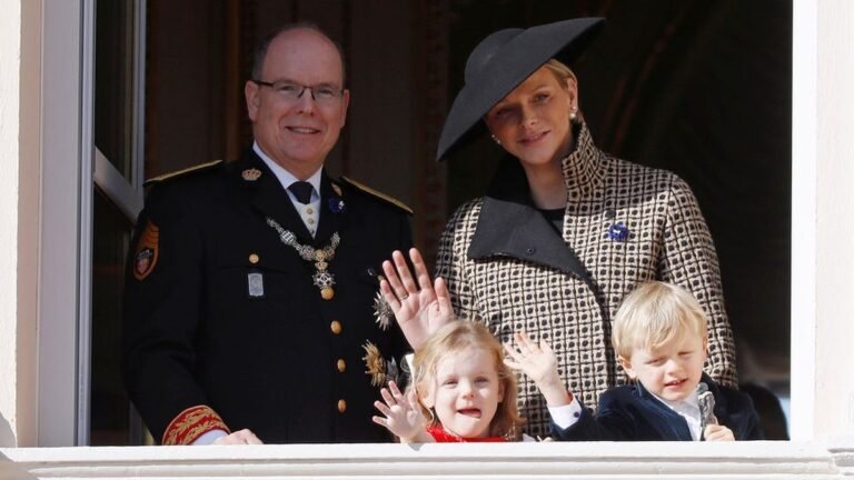 Le prince Albert II avec ses enfants Jacques et Gabriella