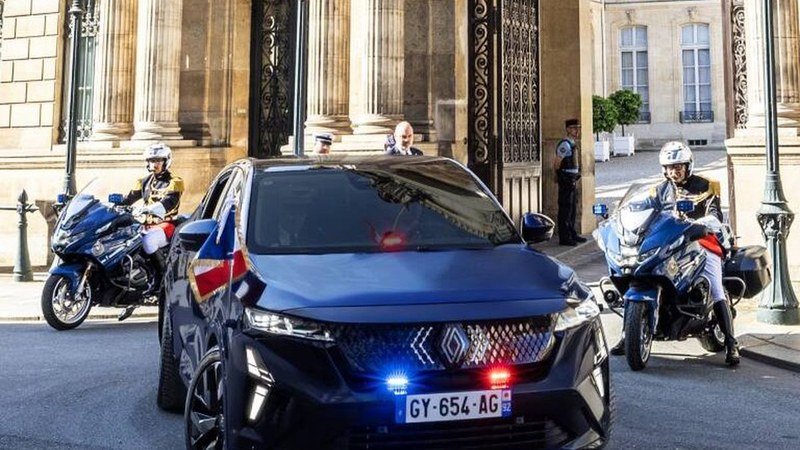 Véhicule officiel avec chauffeur de la République française