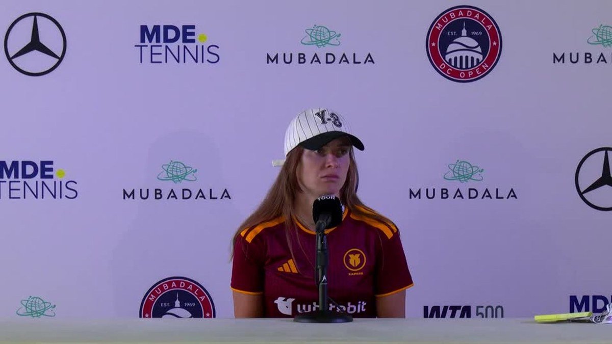 Portrait d'Elina Svitolina sur un court de tennis