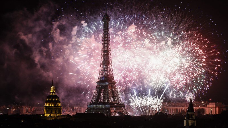 Feu d'artifice dans une commune d'Île-de-France