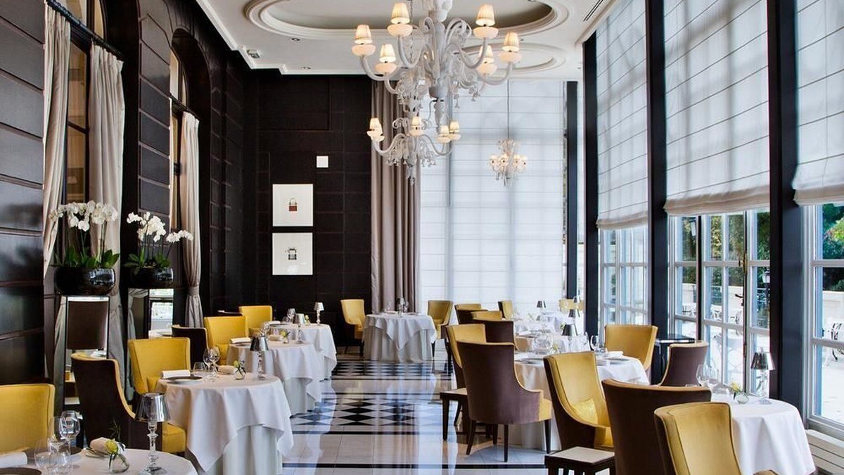 Logo étoile Michelin au restaurant Gordon Ramsay Trianon