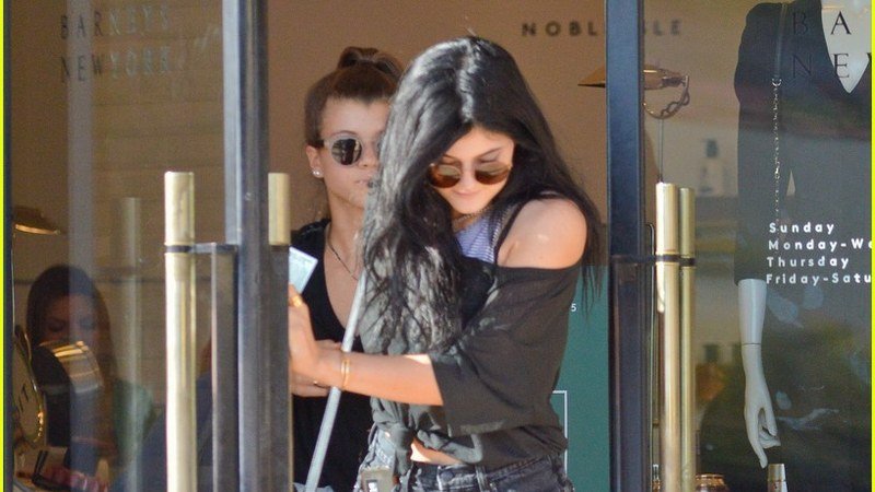 Kylie Jenner photographiée par les paparazzi