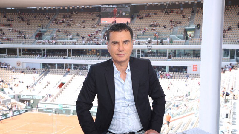 Laurent Luyat sur un plateau de télévision