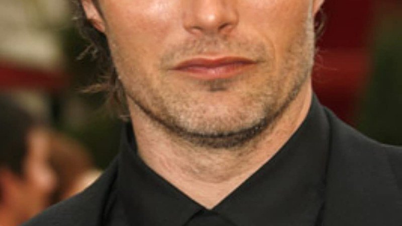 Mads Mikkelsen en pied