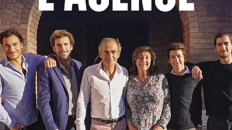 Affiche ou scène de la série L'Agence