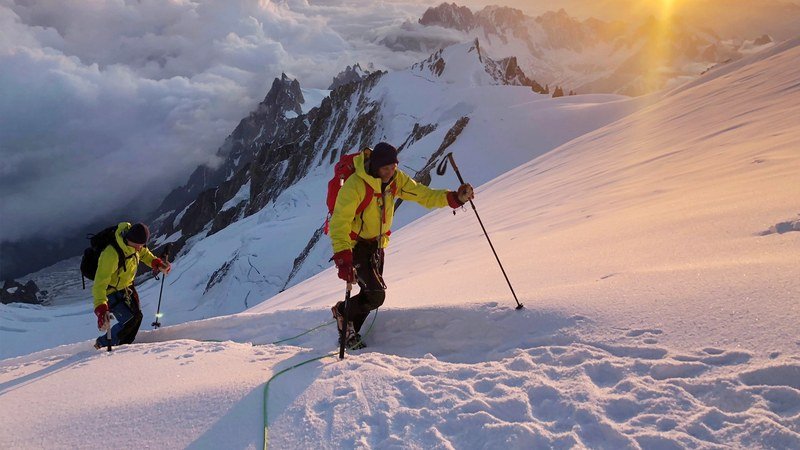 Groupe d'alpinistes en expédition