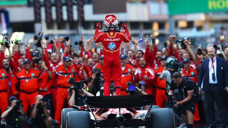 Alexandra et Charles Leclerc au Grand Prix