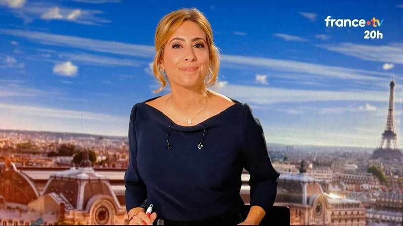 Léa Salamé lors d'une interview télévisée